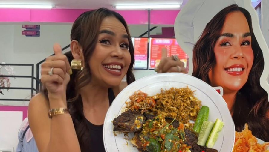 Video: Tersambar Pedasnya Ayam Bakar Sambal Teri Medan di Resto Melaney Ricardo