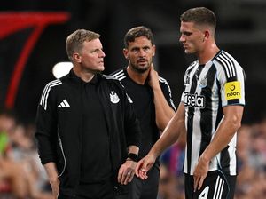 Howe: Newcastle Tidak Terganggu Rumor Isak kok Howe: Newcastle Tidak Terganggu Rumor Isak kok