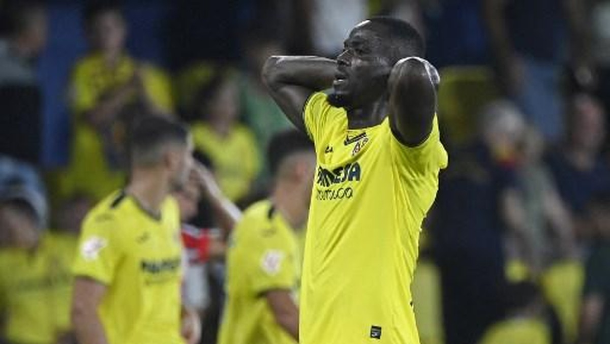 Bailly memperkuat Villarreal musim lalu. Foto: AFP/JOSE JORDAN