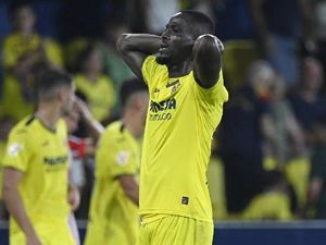 Eric Bailly Mencari Klub Baru, Ada yang Mau? Eric Bailly Mencari Klub Baru, Ada yang Mau?