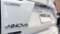 Pajak Innova Zenix Bensin vs Innova Reborn Diesel 2025, Bedanya Segini