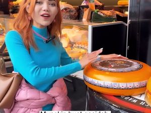 Kocaknya Rina Nose Saat Jajan Odading hingga Keju Rebana di Belanda Kocaknya Rina Nose Saat Jajan Odading hingga Keju Rebana di Belanda