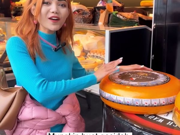 Kocaknya Rina Nose Saat Jajan Odading hingga Keju Rebana di Belanda