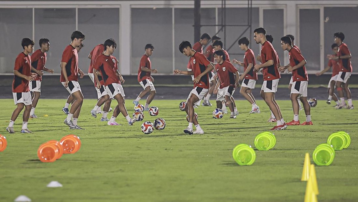 Timnas Indonesia U-23 berlatih menjelang laga final Piala AFF U-23 melawan Vietnam. Foto: ANTARA FOTO/Dhemas Reviyanto