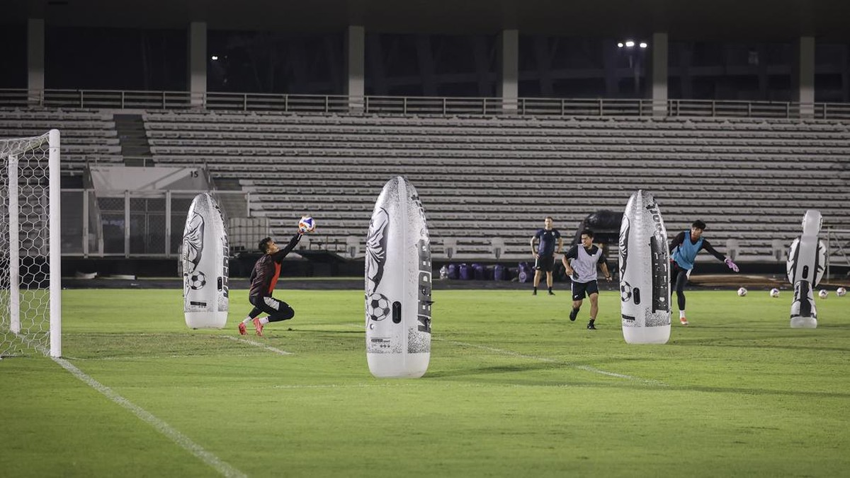 Sesi latihan Timnas Indonesia U-23 jelang lawan Vietnam di final Piala AFF U-23 2025. Foto: ANTARA FOTO/Dhemas Reviyanto