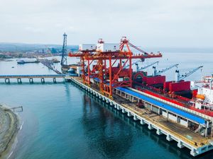 Industri Bukan Musuh, Tapi Kunci Masa Depan RI Industri Bukan Musuh, Tapi Kunci Masa Depan RI