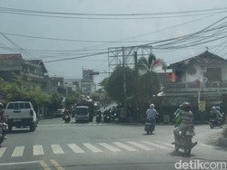 Viral Video Pria Ngamuk hingga Bacok Orang di Eks Stasiun Rembang