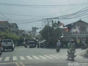 Viral Video Pria Ngamuk hingga Bacok Orang di Eks Stasiun Rembang Viral Video Pria Ngamuk hingga Bacok Orang di Eks Stasiun Rembang