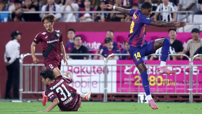 KOBE, JAPAN - JULY 27: FC Barcelonas Marcus Rashford (R) is tackled by Vissel Kobes Takuya Iwanami during the preseason friendly between Vissel Kobe and FC Barcelona at Noevir Stadium Kobe on July 27, 2025 in Kobe, Hyogo, Japan. (Photo by Paul Miller/Getty Images)