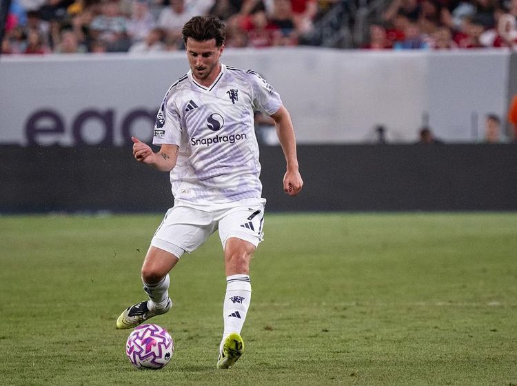 Man United Pertegas Kepercayaan Penuh pada Mason Mount