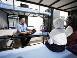 Kunjungi Sekolah Rakyat di Bogor, Seskab Teddy Beri Motivasi untuk Siswa