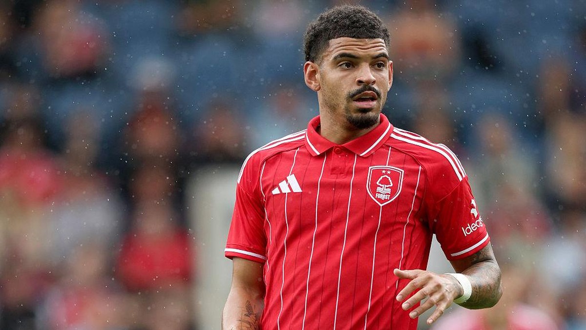 Morgan Gibbs-White menyesali dua gol Manchester United ke gawang Nottingham Forest yang diawali tendangan sudut. (Foto: Getty Images/Neal Simpson/Allstar)