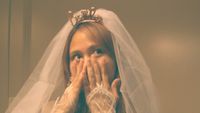 7 Gaya Nadin Amizah Saat Bridal Shower, Simpel Pakai Veil Putih