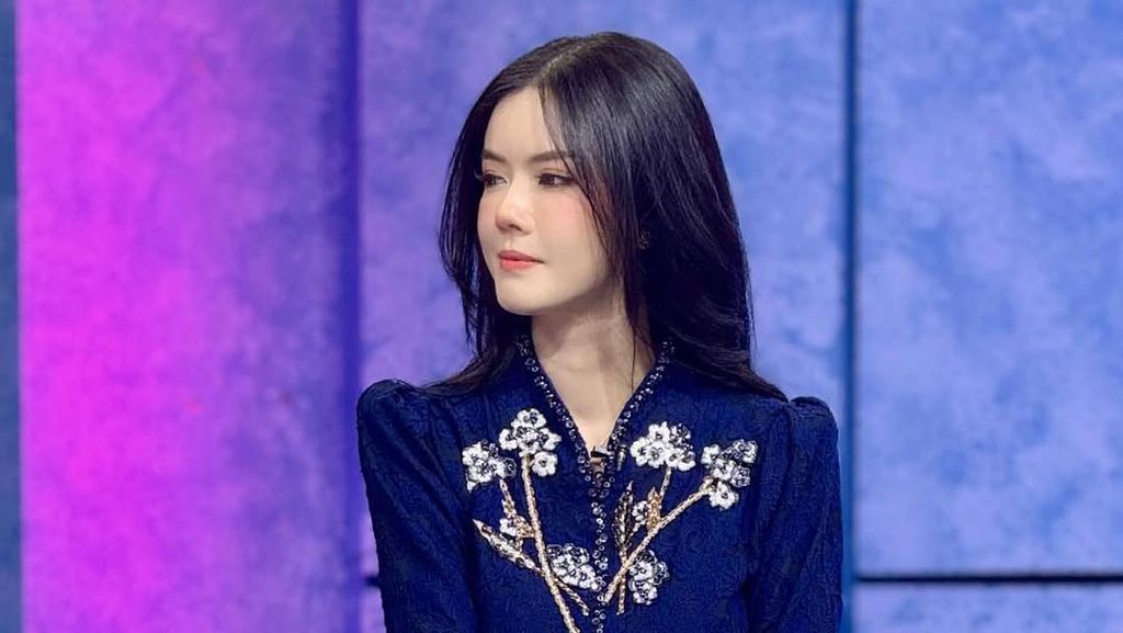 Penampilan Nita Gunawan Usai 7 Bulan Sedot Lemak di Dagu dan Lengan Penampilan Nita Gunawan Usai 7 Bulan Sedot Lemak di Dagu dan Lengan