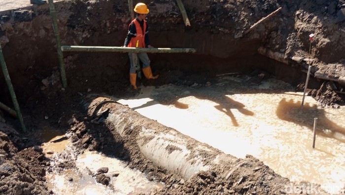 PDAM Makassar Teknisi PDAM Kota Makassar, Sulawesi Selatan (Sulsel) masih terus berjibaku menjalankan proyek koneksi pipa Pabaeng-Baeng