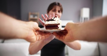Wanita Niat Baik Kasih Cheese Tart ke Tuan Rumah, Tapi Ditolak!