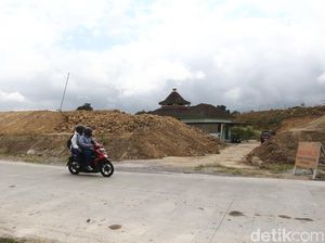 Masjid At-Taubah Mlati Masih Kokoh di Tengah Proyek Tol Jogja-Solo Masjid At-Taubah Mlati Masih Kokoh di Tengah Proyek Tol Jogja-Solo