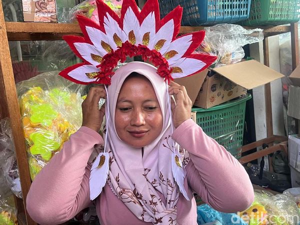 Jelang HUT RI Perajin Bando Merah Putih di Mojokerto Banjir Pesanan