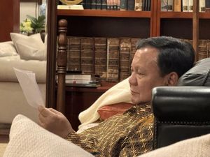 Prabowo Dikirimi Surat dari Siswa Sekolah Rakyat, Isinya... Prabowo Dikirimi Surat dari Siswa Sekolah Rakyat, Isinya...