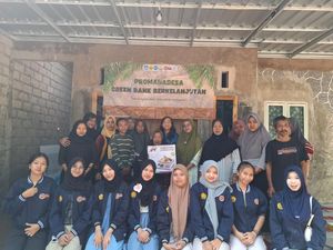 Mahasiswa Unej Ajak Warga Mandiri Kelola Sampah Lewat Green Bank Mahasiswa Unej Ajak Warga Mandiri Kelola Sampah Lewat Green Bank
