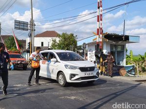 Detik-detik Laka Maut Mobil Pemudik Vs KA Batara Kresna Versi Rekonstruksi Detik-detik Laka Maut Mobil Pemudik Vs KA Batara Kresna Versi Rekonstruksi