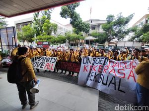 Mahasiswa Unsoed Kembali Demo Dugaan Kekerasan Seksual Gubes, Ini Tuntutannya Mahasiswa Unsoed Kembali Demo Dugaan Kekerasan Seksual Gubes, Ini Tuntutannya