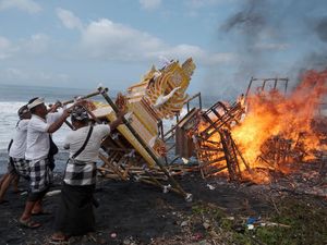 Setelah 30 Tahun, Puri Saren Kangin Kembali Gelar Baligia Bukhur Setelah 30 Tahun, Puri Saren Kangin Kembali Gelar Baligia Bukhur