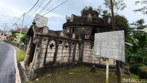 Potret Situs Makam Van Beek yang Bersejarah di Kuningan