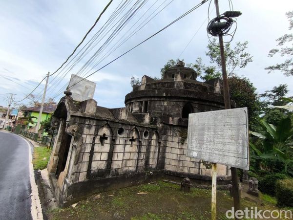 Potret Situs Makam Van Beek yang Bersejarah di Kuningan