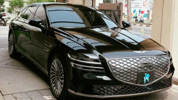 Thariq Halilintar Beri Mobil Mewah ke Aaliyah: Kado Lahiran dan Ultah Pernikahan