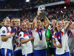 Ini menjadi gelar kedua Inggris di Piala Eropa Wanita. Mereka berhasil mempertahankan gelar pertama yang diraih pada 2022. Foto: REUTERS/Matthew Childs