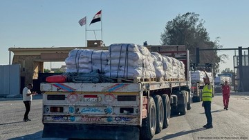 Truk Bantuan Mulai Masuk ke Gaza dari Mesir