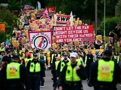 Pencari Suaka Lakukan Penyerangan Seksual, Warga Inggris Demo