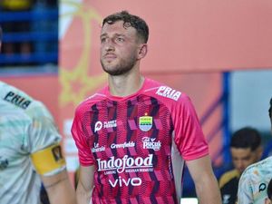 Adam Przybek yang Tak Kunjung Berlaga Adam Przybek yang Tak Kunjung Berlaga