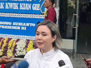 Keluarga Kenang Kwik Kian Gie: Teman Diskusi untuk Anak dan Cucunya Keluarga Kenang Kwik Kian Gie: Teman Diskusi untuk Anak dan Cucunya