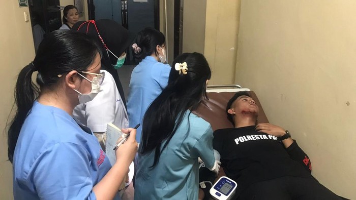 Anggota Polresta Palu luka dilempar batu saat gerebek pelaku narkoba.