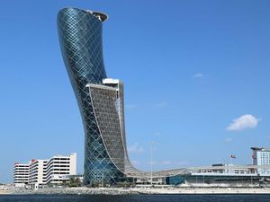 Capital Gate, Menara Pisa Abu Dhabi Jadi Gedung Termiring di Dunia