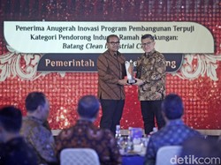 Pemkab Batang Terima Penghargaan detikJateng-Jogja Awards 2025