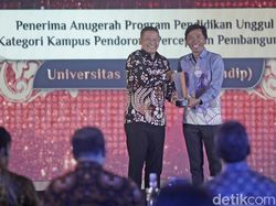 Undip Dapat Penghargaan sebagai Kampus Pendorong Percepatan Pembangunan