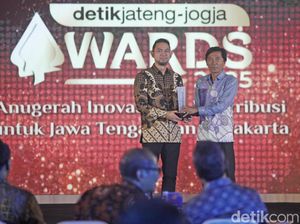 Udinus Terima Penghargaan Kategori Kampus Penggerak Inovasi Teknologi Kreatif