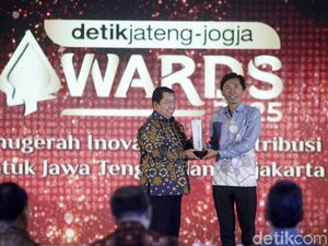 Ketua DPRD Demak Zayinul Fata Terima detikJateng-Jogja Awards 2025