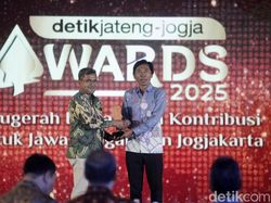 Legislator Jateng Ferry Wawan Cahyono Terima detikJateng-Jogja Awards 2025