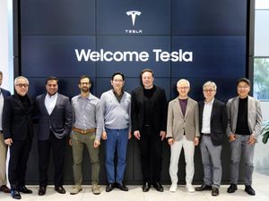 Video: Elon Musk Gandeng Samsung untuk Pasok Chip di Tesla Video: Elon Musk Gandeng Samsung untuk Pasok Chip di Tesla