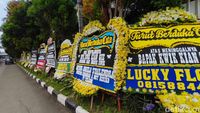 Karangan Bunga Penuhi Rumah Duka Kwik Kian Gie