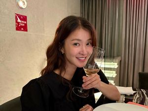 Lee Si Young Curi Sorotan Beli Baju Dior untuk Bayinya yang Baru Lahir
