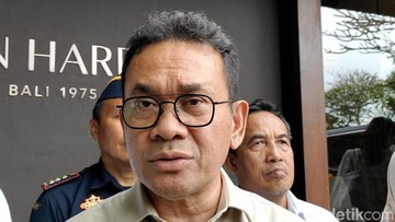 Berikut beberapa opsi judul yang lebih unik:   Polemik Impor Food Tray: Mendag Angkat Bicara!   Produsen Menolak, Mendag Buka Kartu Impor Food Tray   Impor Food Tray Ditolak, Mendag Beri Penjelasan Tuntas   Kisruh Impor Food Tray: Mendag Akhirnya Buka Suara   Ditolak Produsen, Mendag Ungkap Fak