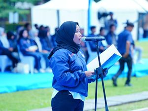 Perwakilan Ribuan Buruh Berterima Kasih ke Kapolri, Akhirnya Kembali Kerja Usai Kena PHK Perwakilan Ribuan Buruh Berterima Kasih ke Kapolri, Akhirnya Kembali Kerja Usai Kena PHK