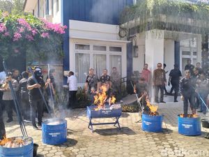 Ribuan Batang Rokok Ilegal Dimusnahkan di Labuan Bajo, Nilainya Rp 946 Juta Ribuan Batang Rokok Ilegal Dimusnahkan di Labuan Bajo, Nilainya Rp 946 Juta