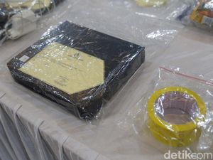 Penampakan Barang Bukti Kasus Kematian Diplomat Kemlu Arya Daru Penampakan Barang Bukti Kasus Kematian Diplomat Kemlu Arya Daru