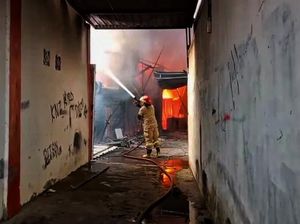 Bengkel dan Toko Suku Cadang di Lombok Timur Terbakar, Kerugian Rp 1 M Bengkel dan Toko Suku Cadang di Lombok Timur Terbakar, Kerugian Rp 1 M